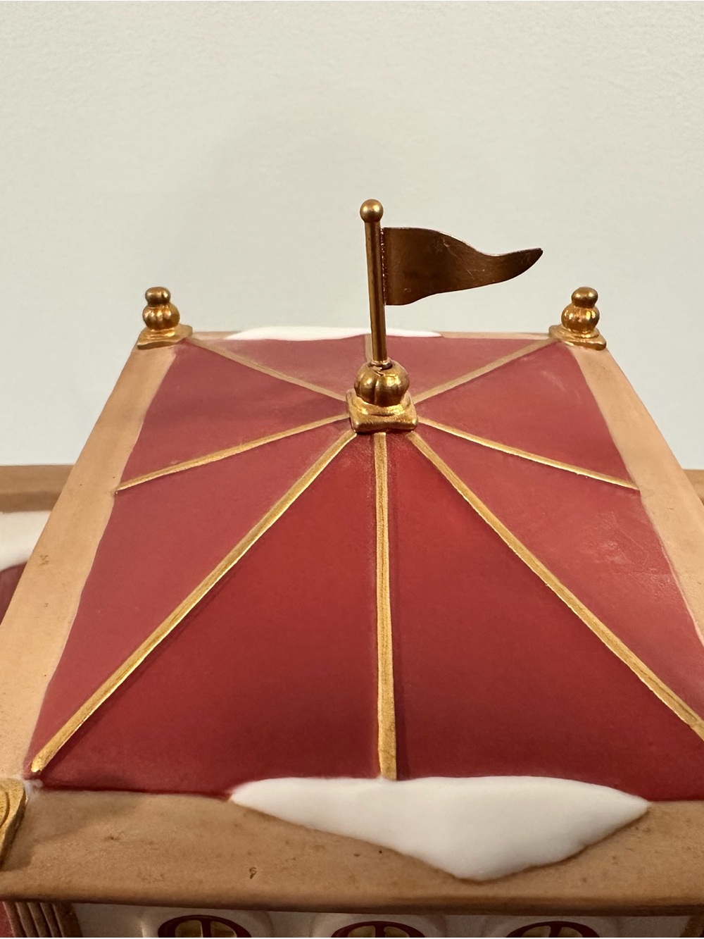 Department 56 Christmas In The City - Heritage Museum of Art - Picture 9 of 11